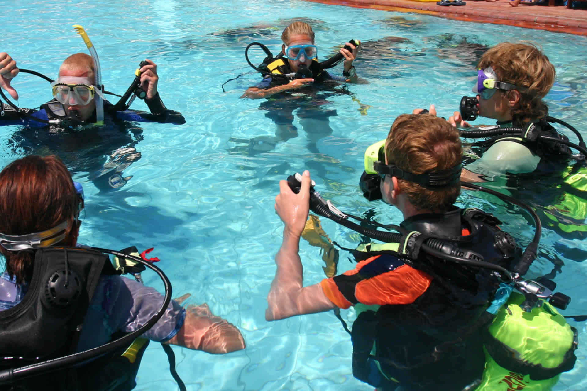 Scuba students learning to dive in a Bay Area Pool